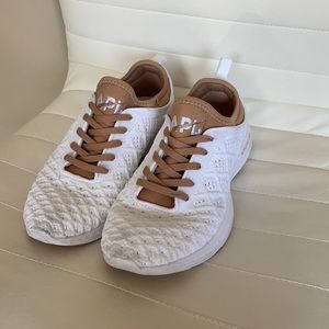 APL Women's Techloom Phantom Running Shoe